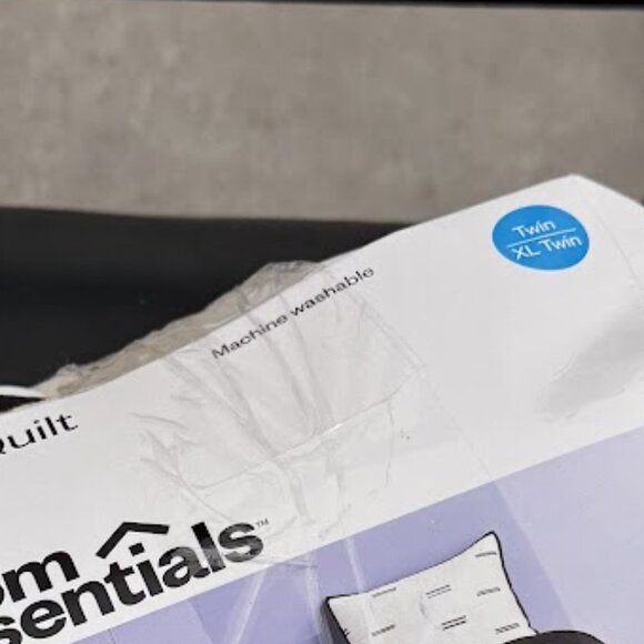 Satin Quilt-Twin-NEW - Picture 2 of 4